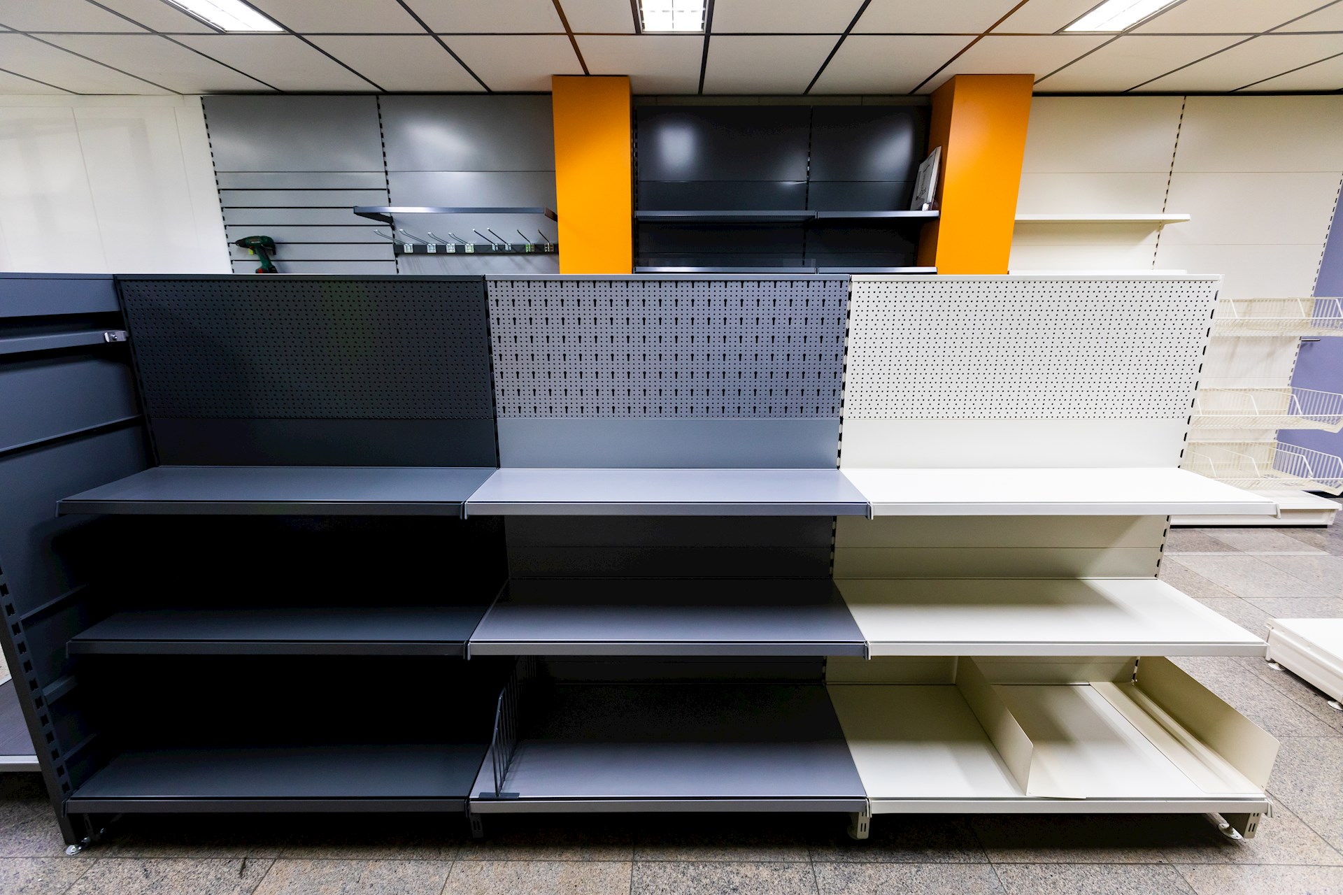 20180919-wie is hilkman-5635-showroom-bewerkt.jpg